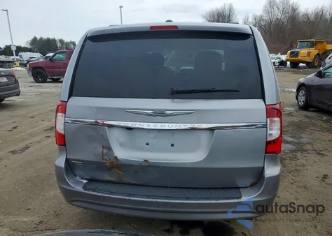 2015 Chrysler Town & Country Touring z USA, uszkodzony, nr VIN 2C4RC1BG1FR588830